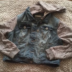 Bullhead denim Co Jean jacket with hoodie. NWOT.